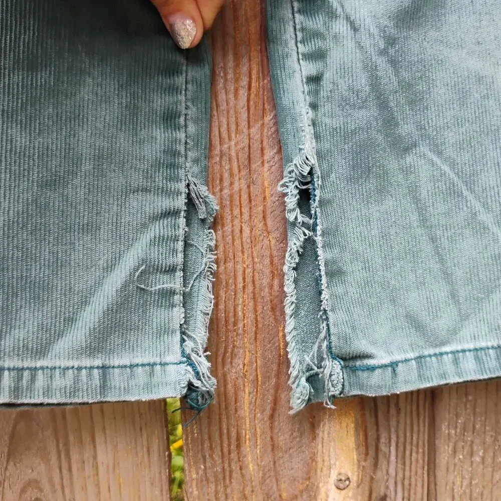 Vintage 07 Levis Teal Green Low Rise Corduroy Pants Sz 8M W29 Distressed Grunge